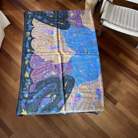 Vintage Fun Shawl - Picture 2 of 6